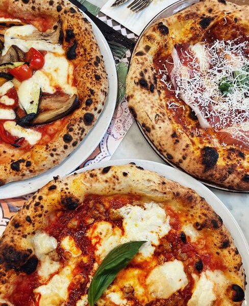 Pizza neapolitańska czy rzymska? Porównanie smaków i tradycji