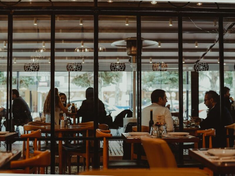 10 restauracji z klimatem w Polsce, które warto odwiedzić 2026
