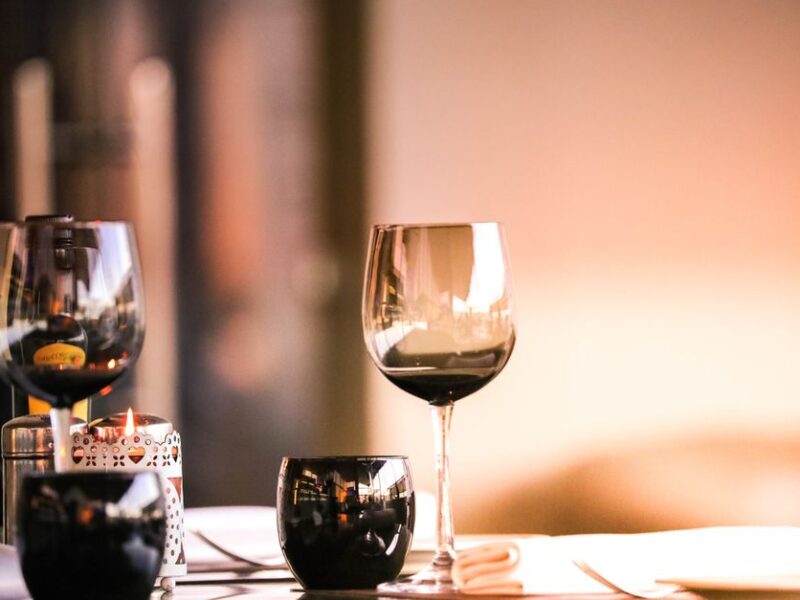 Jak wybrać restaurację z klimatem na romantyczną kolację